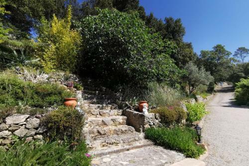 Villa Proven�ale For 6 With Swimming Pool And Parking In Thoronet