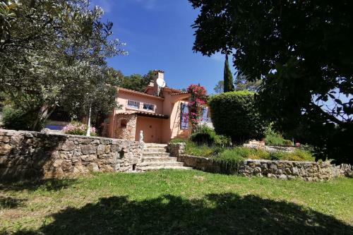 Villa Proven�ale For 6 With Swimming Pool And Parking In Thoronet