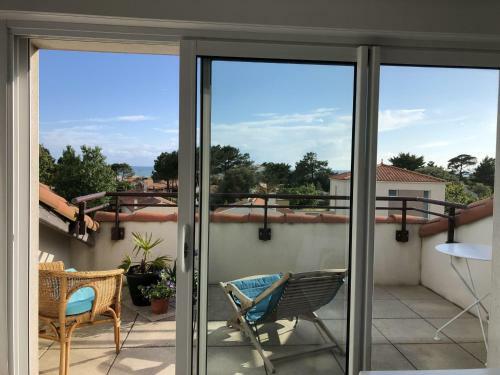 Apartment Les Sables-d'olonne, 2 Bedrooms, 4 Persons - Fr-1-485-128