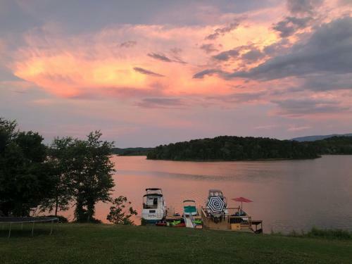 Douglas Lake Life Rentals 2