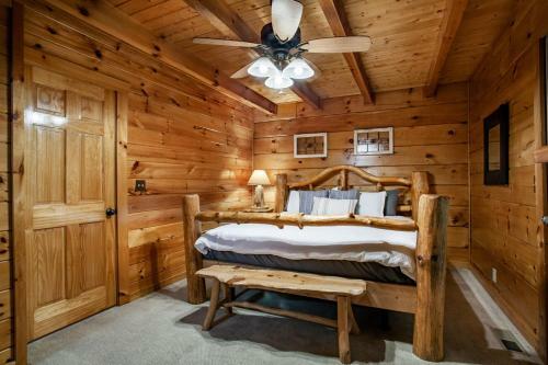 Bear Hugs - Hot Tub, 2 Fire Pits, And Fireplace