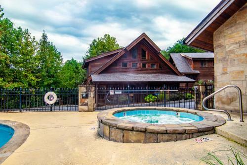 Higher Ground Condo With Mountain And Golf View