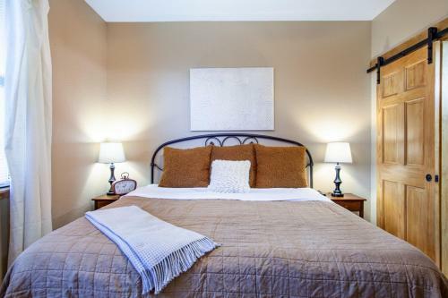 Higher Ground Condo With Mountain And Golf View