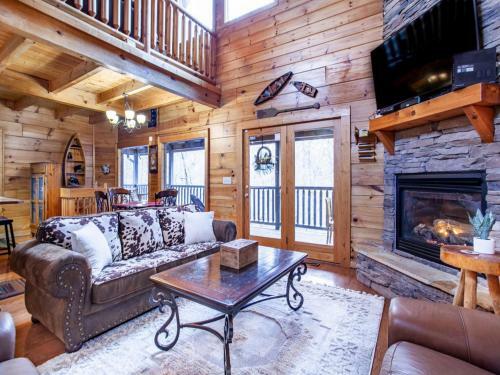 Cedar Forest-theater, Game Room, Hottub