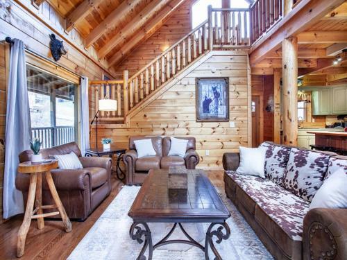 Cedar Forest-theater, Game Room, Hottub