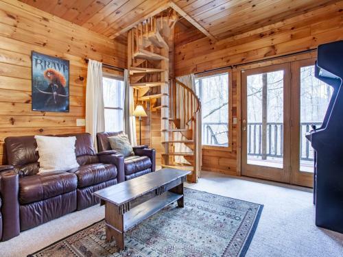 Cedar Forest-theater, Game Room, Hottub