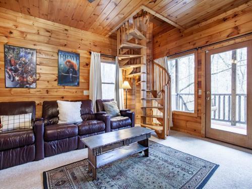 Cedar Forest-theater, Game Room, Hottub