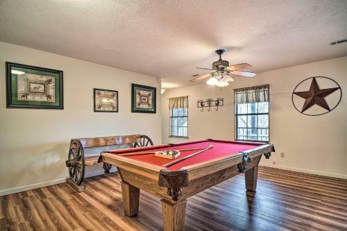 Sevierville Escape With Hot Tub, Grill And Games!