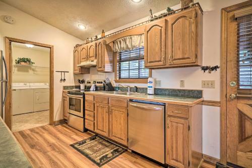 Sevierville Escape With Hot Tub, Grill And Games!