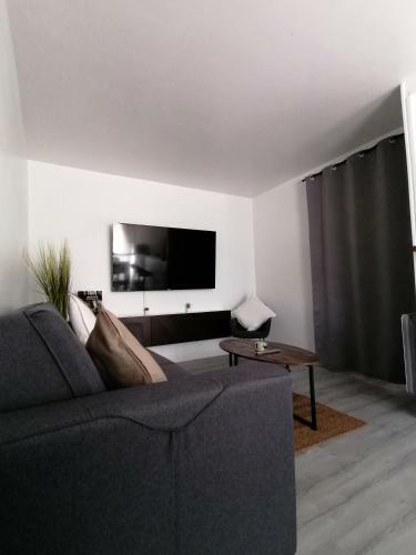 Great Bright And Spacious Apart + Private Parking