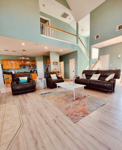 Sunny Delight - Sleeps 10 - Generous Space!