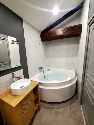 Apartamento L'idylle - Studio Cocooning Avec Jacuzzi