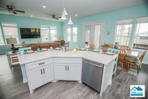 Kalm By The Beach - Ocean View - Sleeps 14