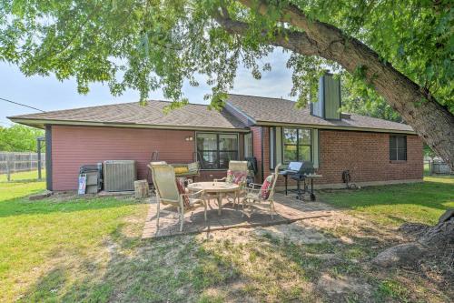 Granbury Lake Home With Private Yard And Fire Pit