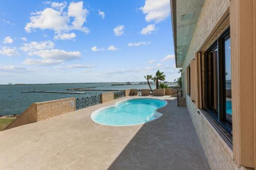 Bay Dreamer - Massive Bayfront Home With Private Pool Home