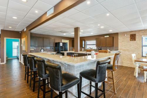 Bay Dreamer - Massive Bayfront Home With Private Pool Home