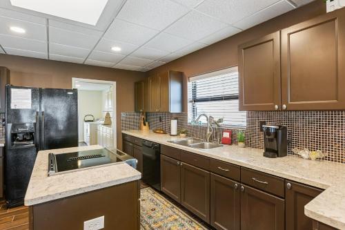 Bay Dreamer - Massive Bayfront Home With Private Pool Home