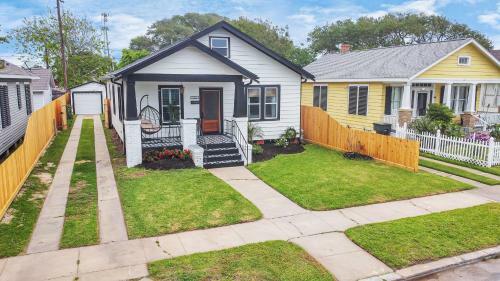 New! ?change Of Pace? 5 Blk To Beach Bikes+firepit