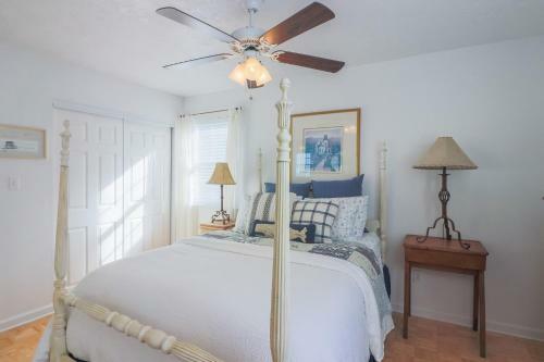 Second Row Beach Home - Ocean Views - Old School Vibes