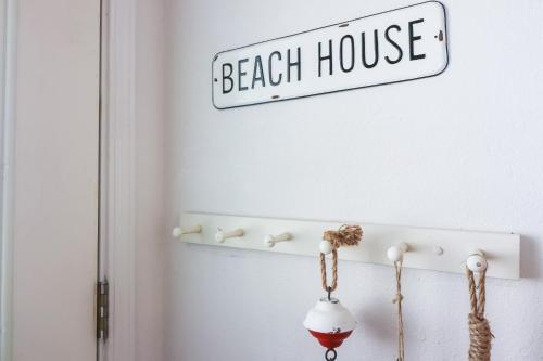 Second Row Beach Home - Ocean Views - Old School Vibes