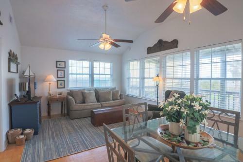 Second Row Beach Home - Ocean Views - Old School Vibes