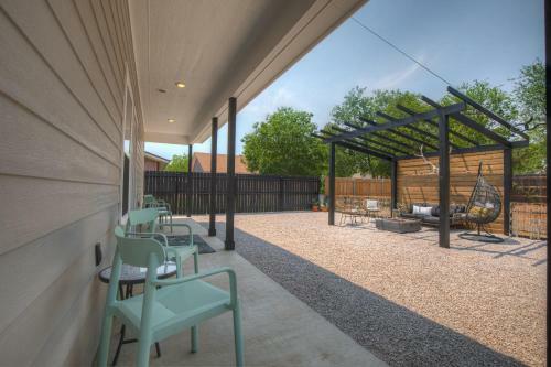 The Das Apfelhaus! A Luxurious And Eclectic Escape Near Main!