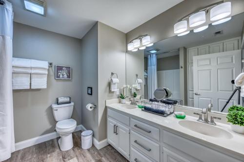 Adorable Haus With Fire Pit! - 1 Mile To Main St!