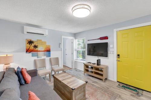 Endless Summer In Sunny Beach Home