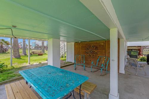 Endless Summer In Sunny Beach Home