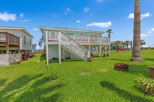 Endless Summer In Sunny Beach Home