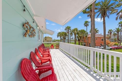 Endless Summer In Sunny Beach Home
