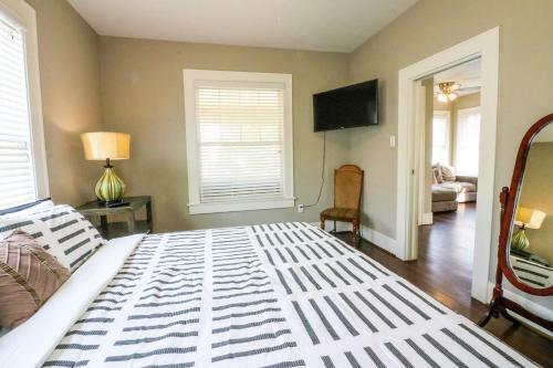 Gulf Breeze 2 Blocks To The Beach Private Backyard Newly Updated
