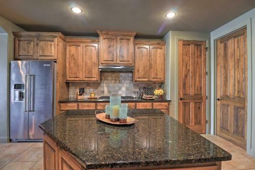 Apartamento High-end Lakeway Condo With Boat Dock Access!