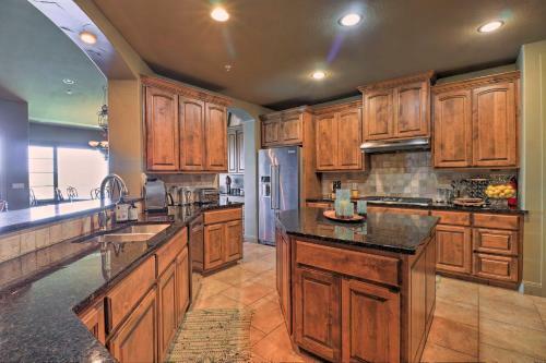 Apartamento High-end Lakeway Condo With Boat Dock Access!