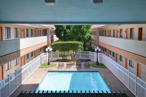 Hotel Irving Inn & Suites At Dfw Airport