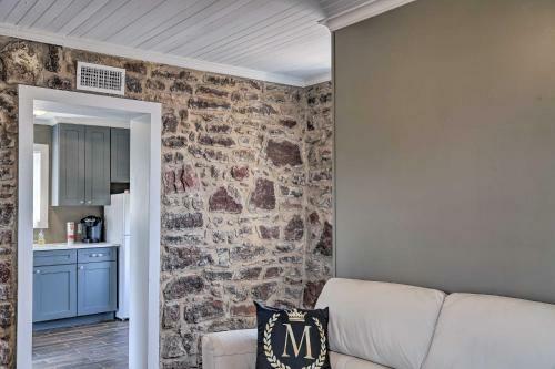 Home Shared Fire Pit, Walk To Mason Square!