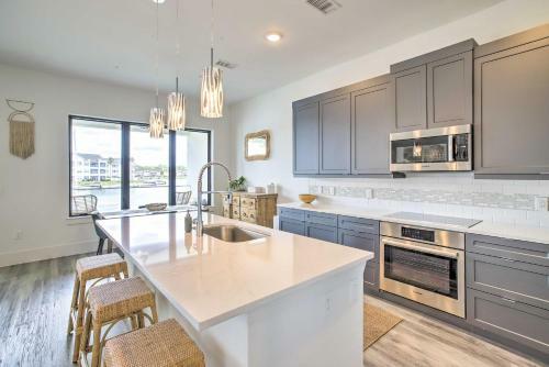 Apartamento Luxury Waterfront Condo With Grill And Fire Pit