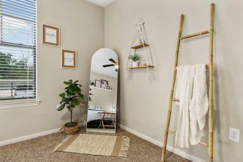 Apartamento New! King Bed Trendy 1 Br Resort Style W/ Pool