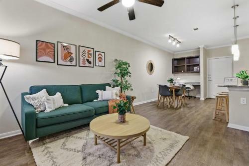 Apartamento New! King Bed Trendy 1 Br Resort Style W/ Pool
