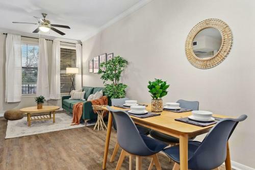 Apartamento New! King Bed Trendy 1 Br Resort Style W/ Pool