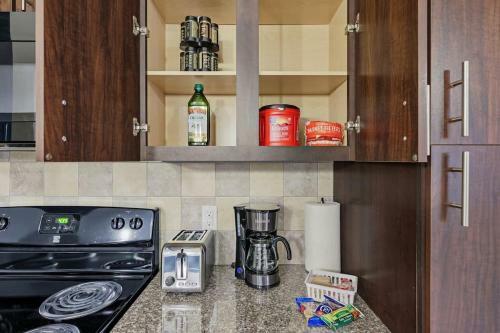 Apartamento New! King Bed Trendy 1 Br Resort Style W/ Pool