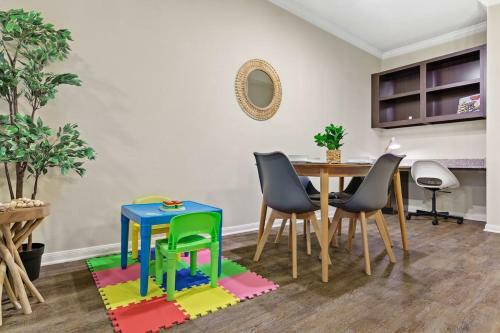 Apartamento New! King Bed Trendy 1 Br Resort Style W/ Pool