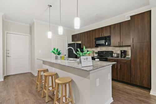 Apartamento New! King Bed Trendy 1 Br Resort Style W/ Pool