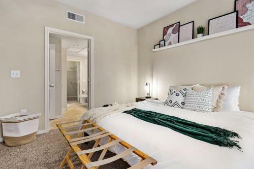 Apartamento New! King Bed Trendy 1 Br Resort Style W/ Pool
