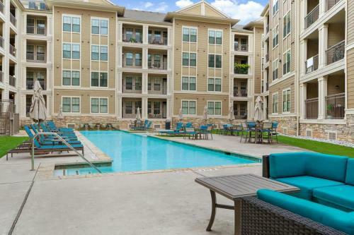 Apartamento New! King Bed Trendy 1 Br Resort Style W/ Pool