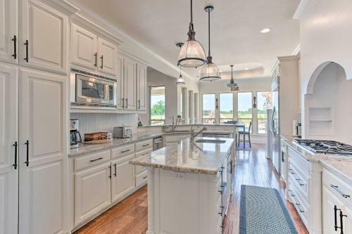 Chic Ranch Villa Less Than 5 Mi To Lake Ray Roberts!