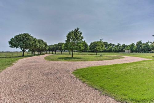 Chic Ranch Villa Less Than 5 Mi To Lake Ray Roberts!