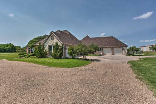 Chic Ranch Villa Less Than 5 Mi To Lake Ray Roberts!