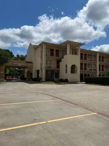 Hotel Springwood Village Inn