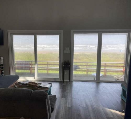 Dolphins Beach Cottage On The Beach - Sleeps 12